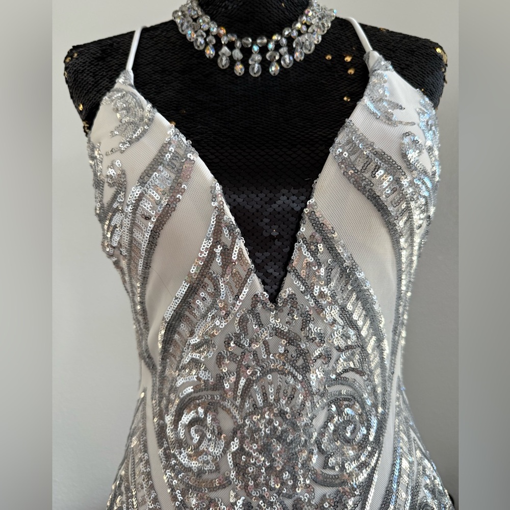 Windsor Born To Shine Silver Glam Sequin Mini Dress Size Medium - Picture 4 of 10